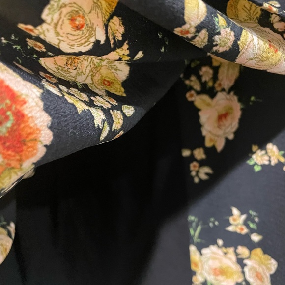 Zara dress with shorts underneath and asymmetrical cut! - Picture 4 of 7